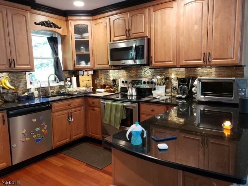 49 Harrison Rd - Photo 2 of 32