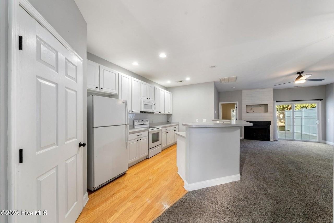 4918 Dreamweaver Ct Unit 4 #4 - Photo 6 of 31