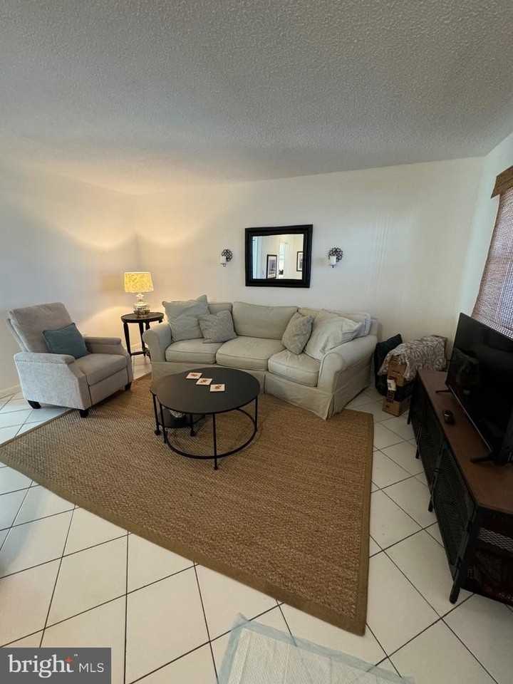 507 Robin Dr - Photo 3 of 13