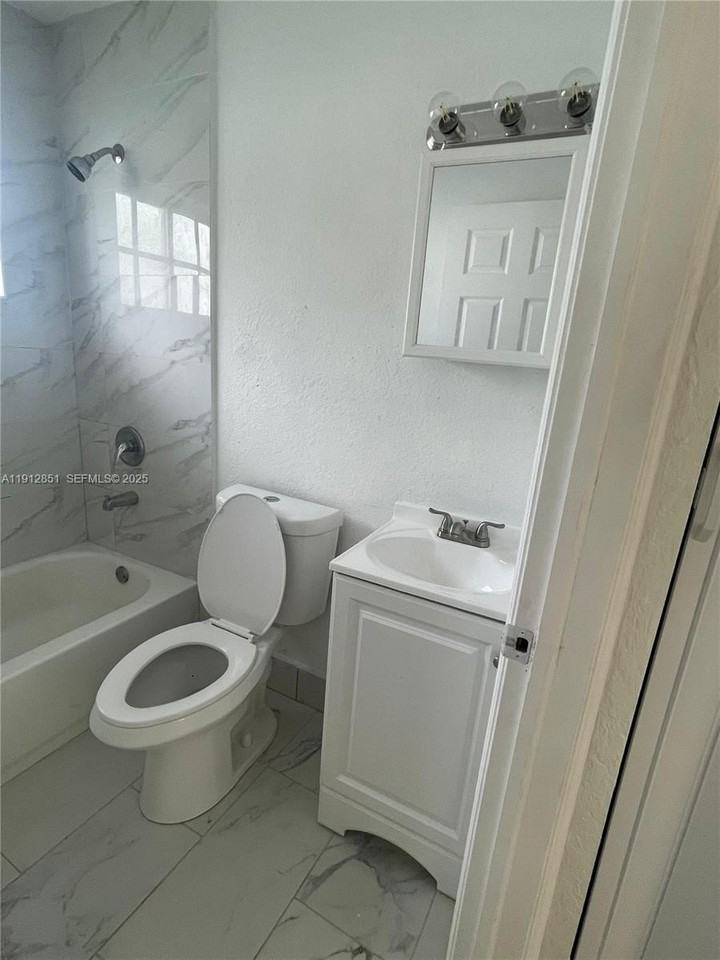 5511 Sw 20th St #8 - Photo 2 of 11