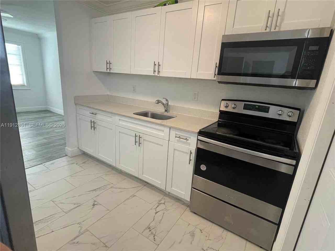 5511 Sw 20th St #8 - Photo 4 of 11