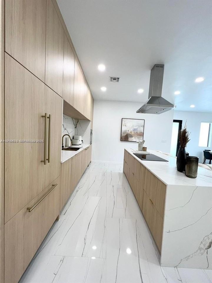 2150 Sw 46th Ct #1 - Photo 4 of 36