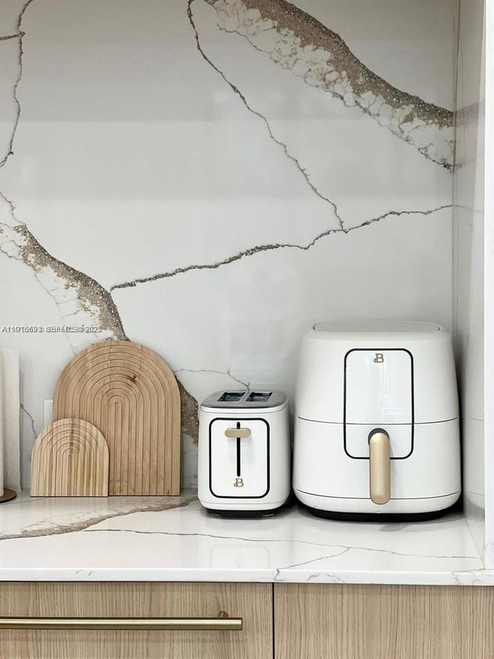 2150 Sw 46th Ct #1 - Photo 5 of 36