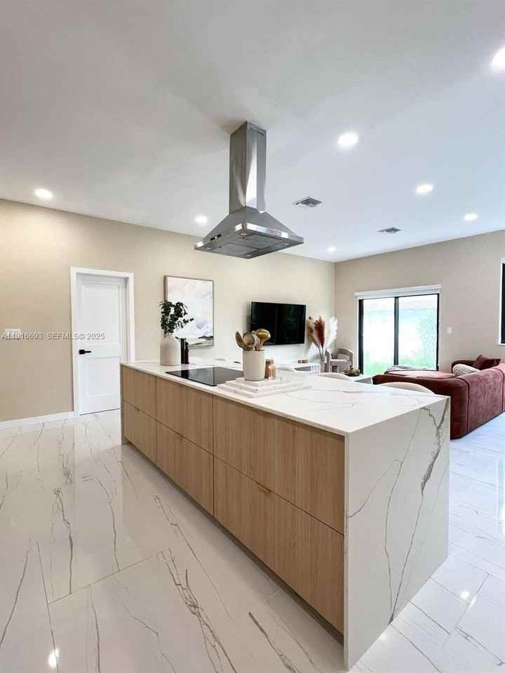 2150 Sw 46th Ct #1 - Photo 7 of 36