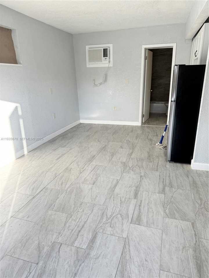 1132 Nw 30th Ave #C - Photo 7 of 11