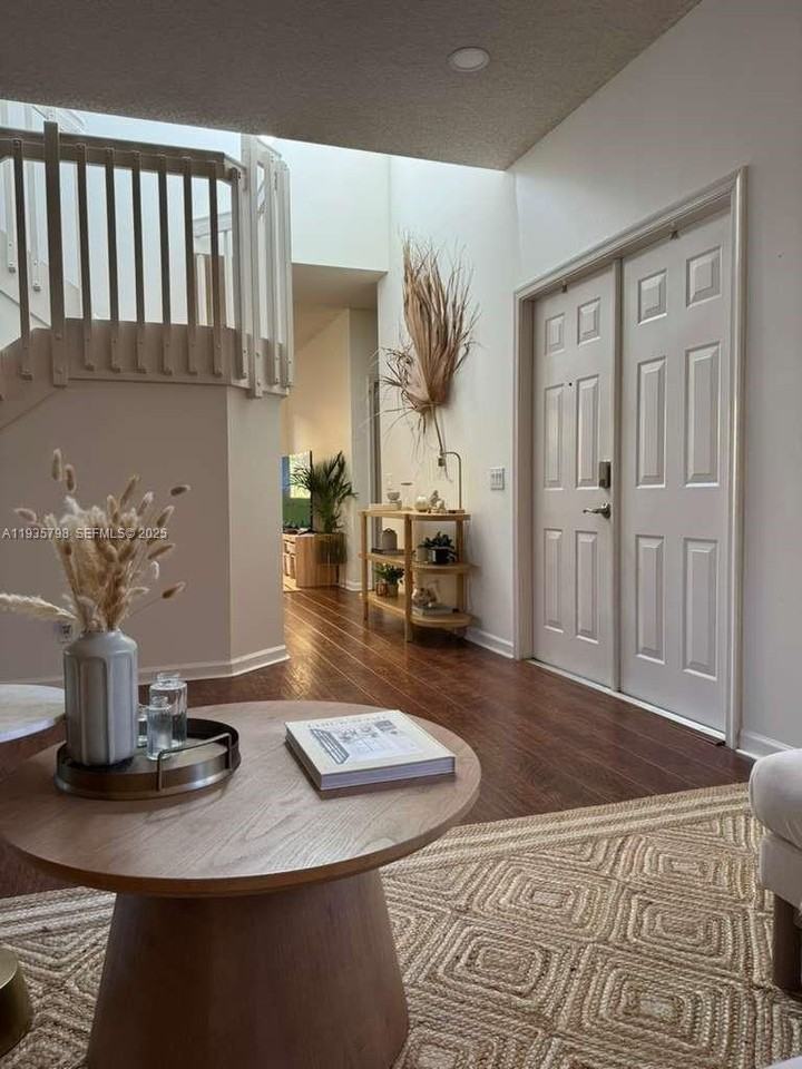 1463 Banyan Way - Photo 5 of 23