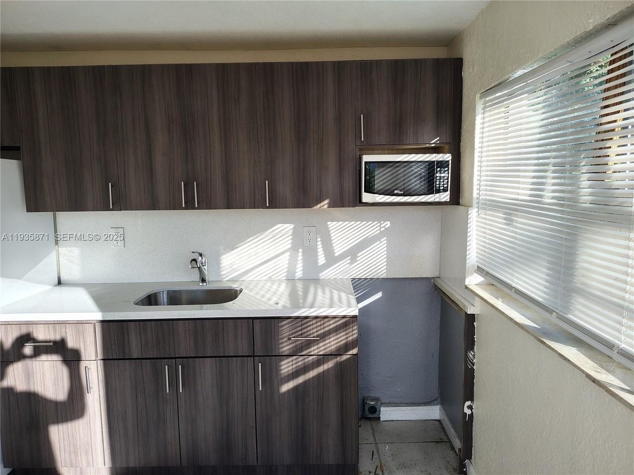 1200 Ne 110th St #4 - Photo 4 of 8