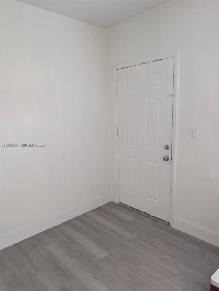 2910 Sw 7th St #2 - Photo 4 of 7