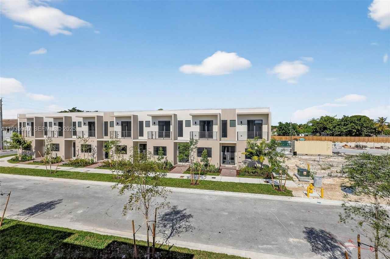 13862 Sw 262nd Ln #13862 - Photo 2 of 44