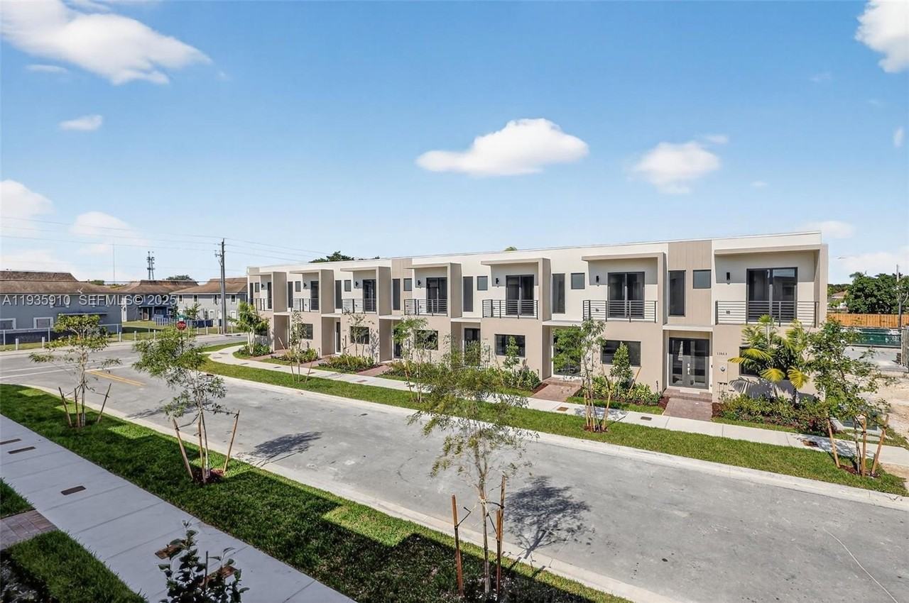 13862 Sw 262nd Ln #13862 - Photo 3 of 44