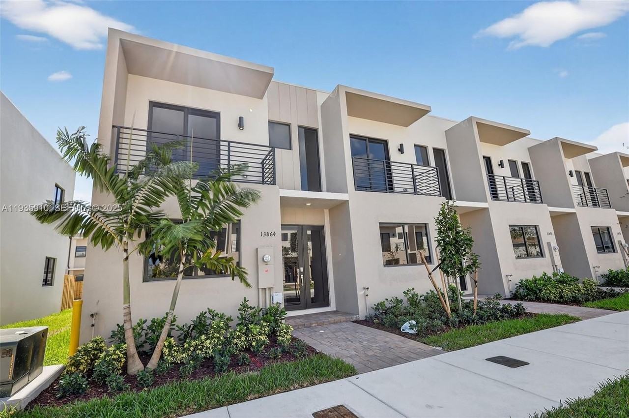 13862 Sw 262nd Ln #13862 - Photo 4 of 44