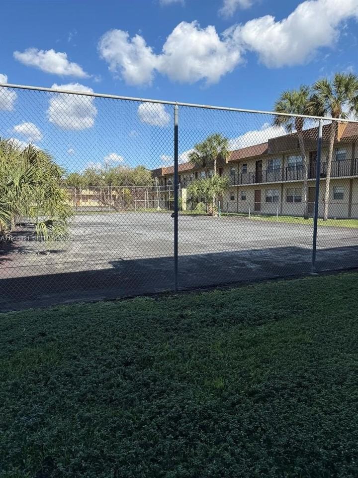 402 Lakeside Dr #108 - Photo 4 of 24