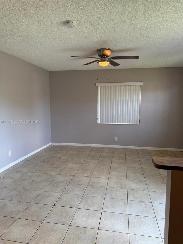 402 Lakeside Dr #108 - Photo 7 of 24