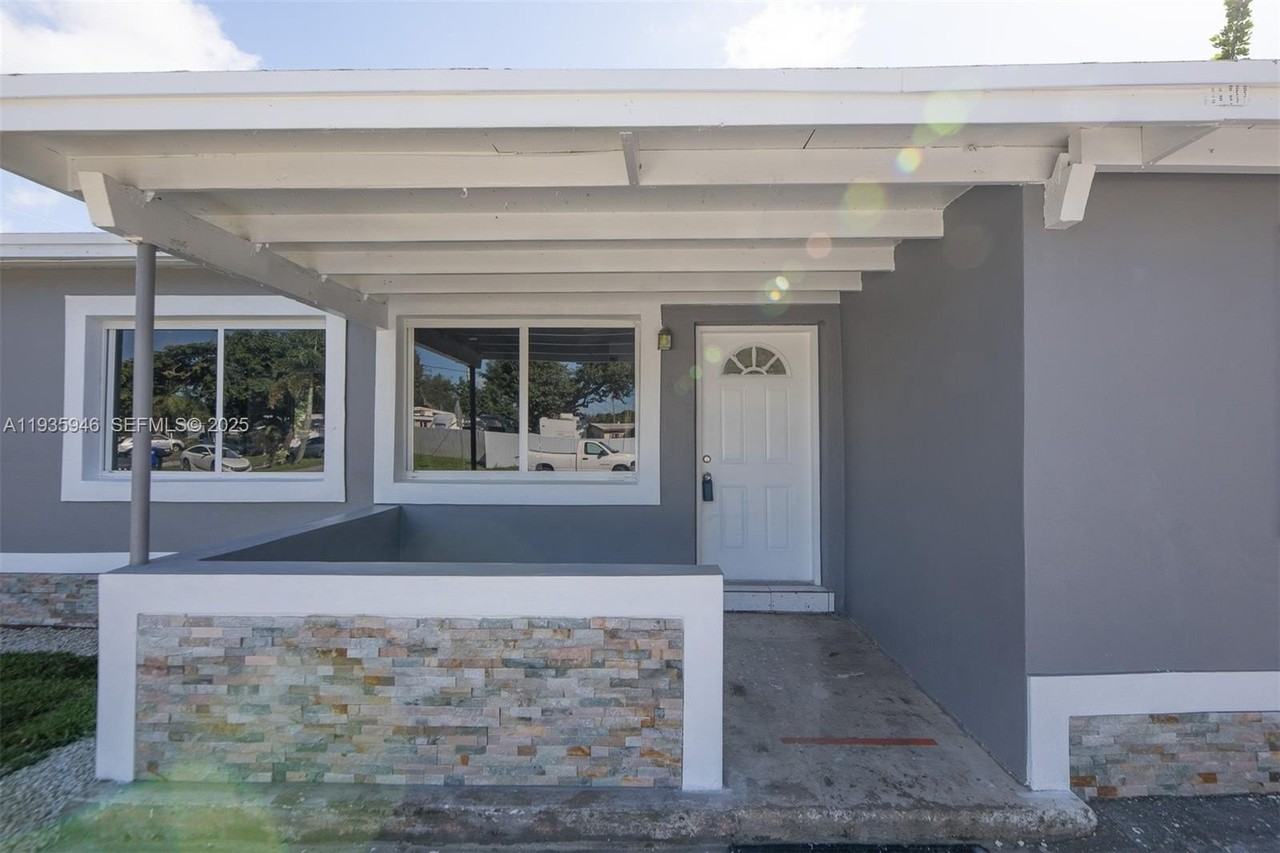 3510 Sw 39th St - Photo 4 of 31