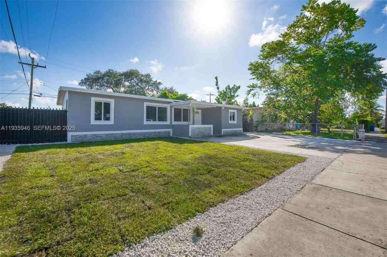 3510 Sw 39th St - Photo 5 of 31