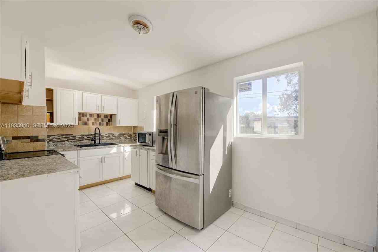 3510 Sw 39th St - Photo 7 of 31