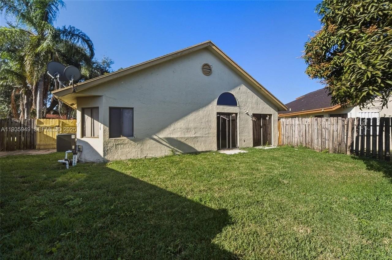 138 Colly Way - Photo 4 of 29