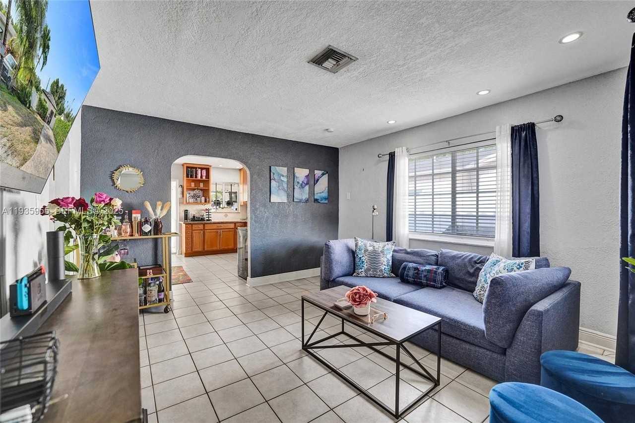 2826 Dewey St - Photo 2 of 21