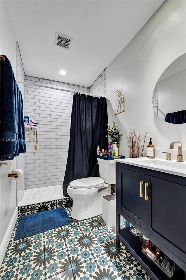 2826 Dewey St - Photo 4 of 21