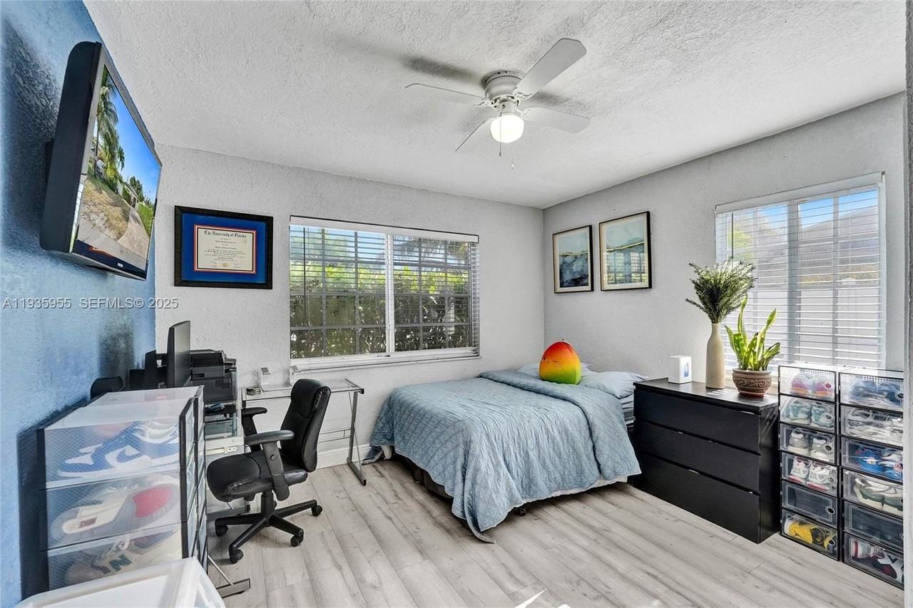 2826 Dewey St - Photo 5 of 21