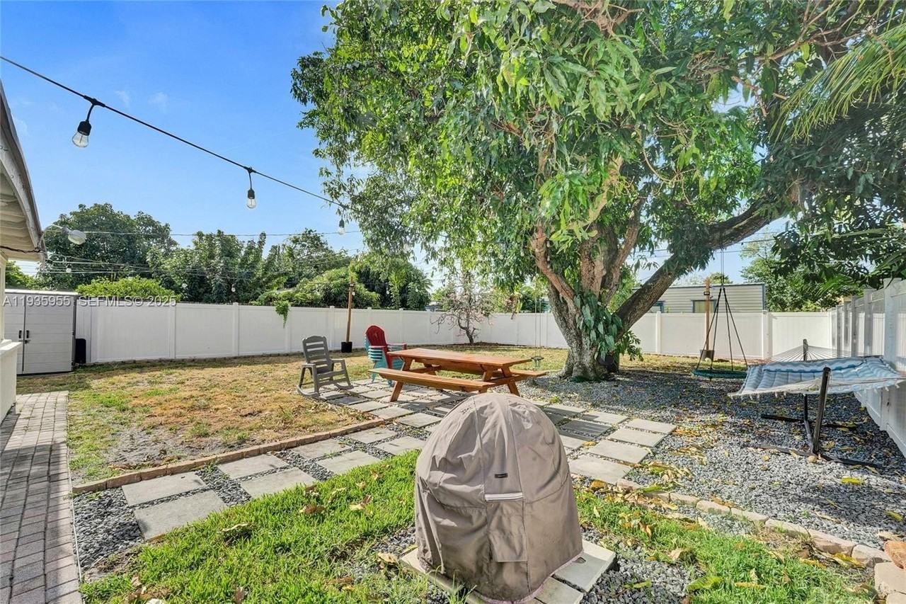 2826 Dewey St - Photo 7 of 21