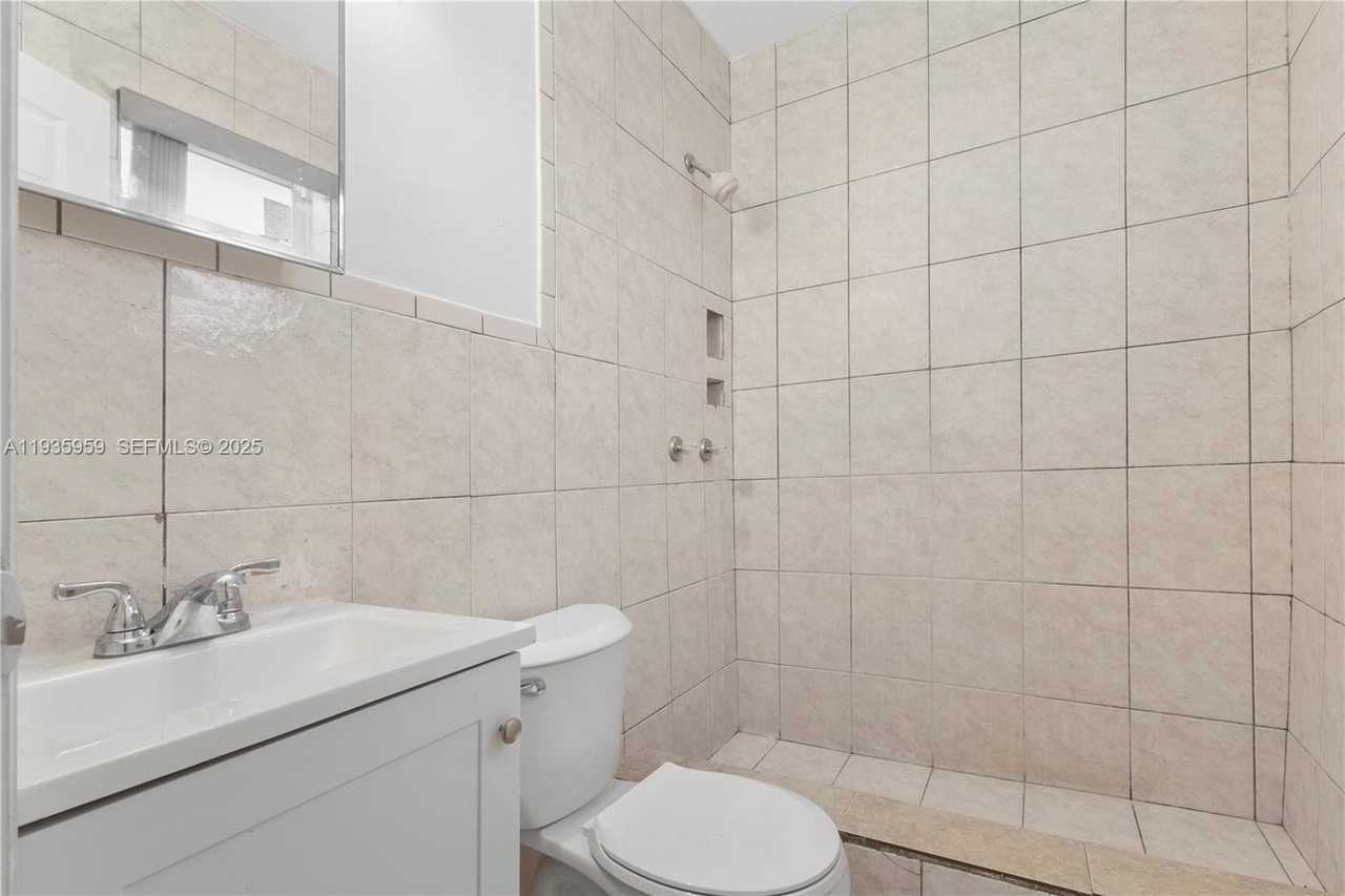 1130 Nw 58th Ter - Photo 5 of 11