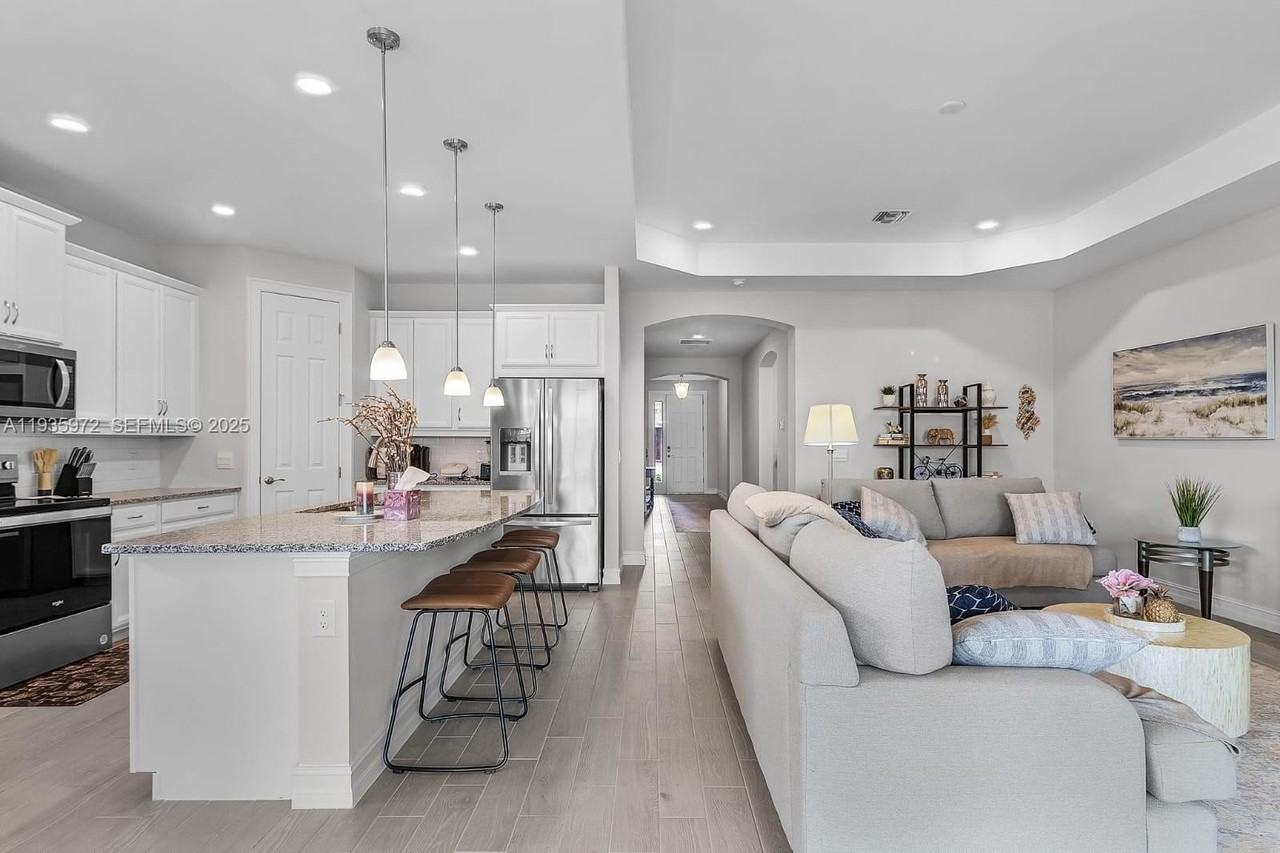 425 Coral Reef Pl #0 - Photo 3 of 29