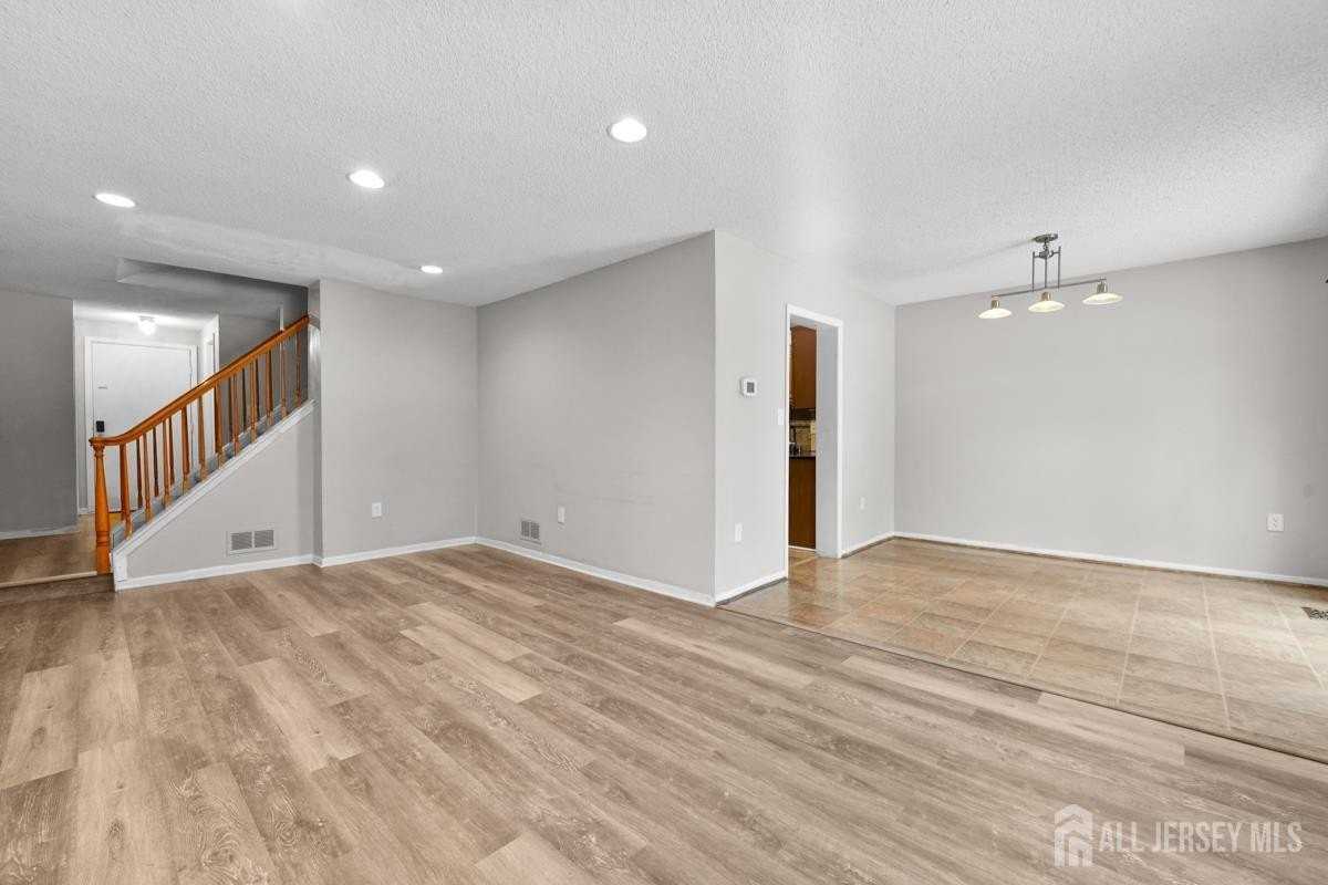 151 Tennyson Dr - Photo 3 of 16