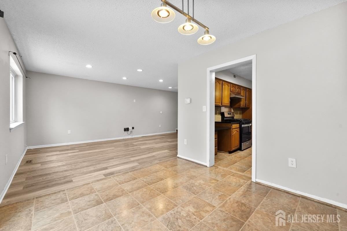 151 Tennyson Dr - Photo 4 of 16