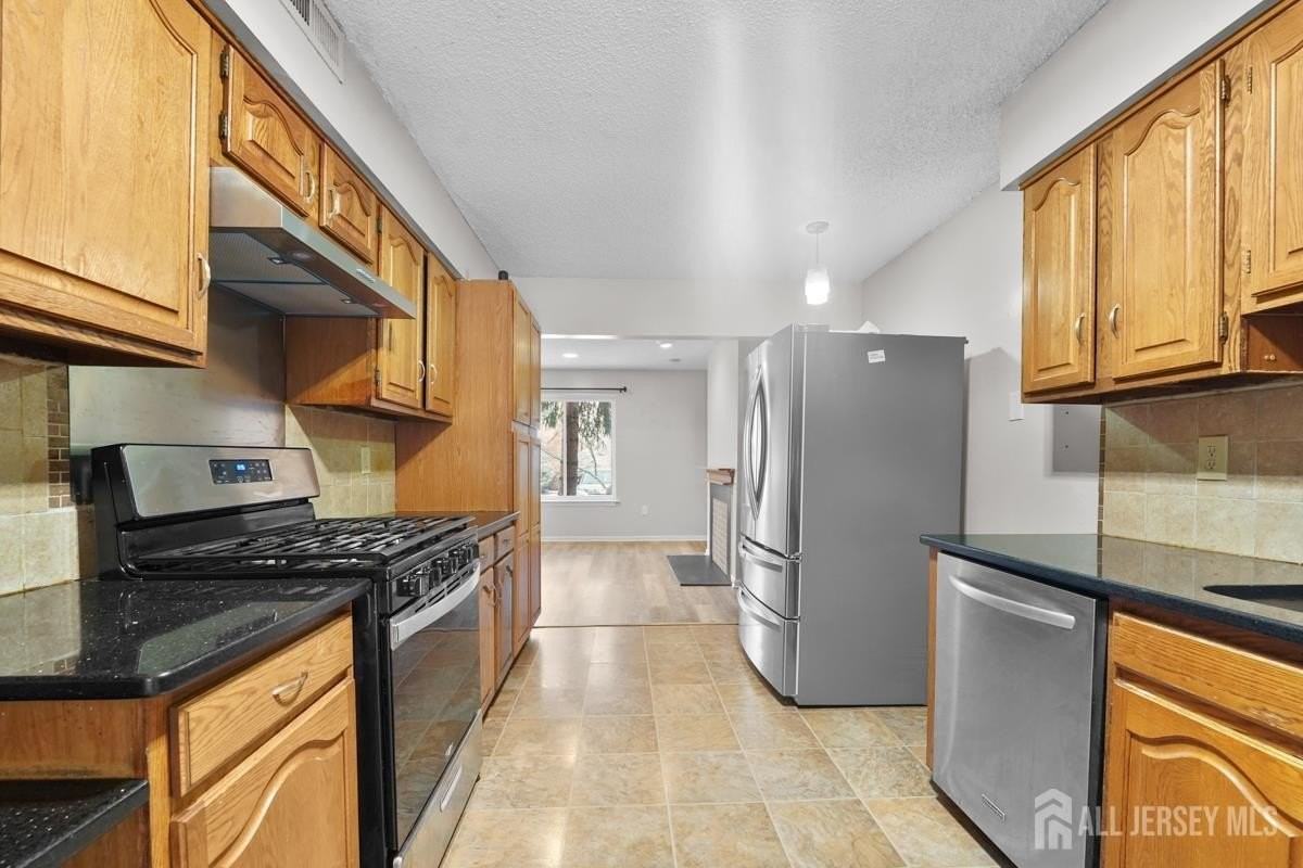 151 Tennyson Dr - Photo 5 of 16