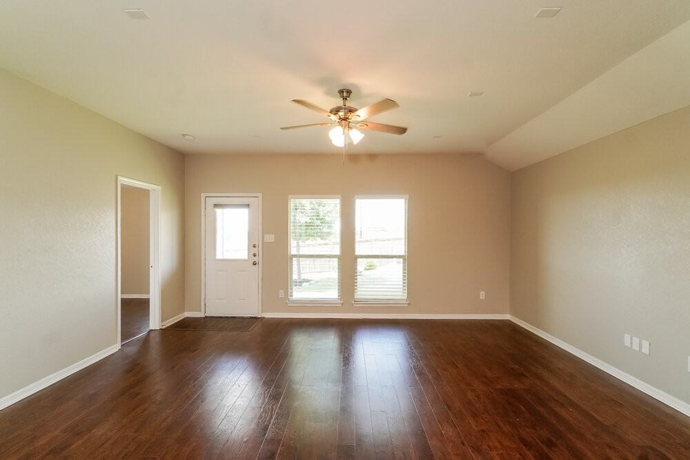 5827 Southern Knl - Photo 5 of 16