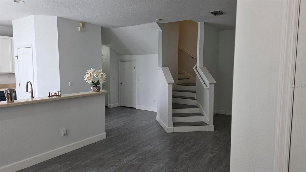 10258 Lake District Ln - Photo 5 of 38