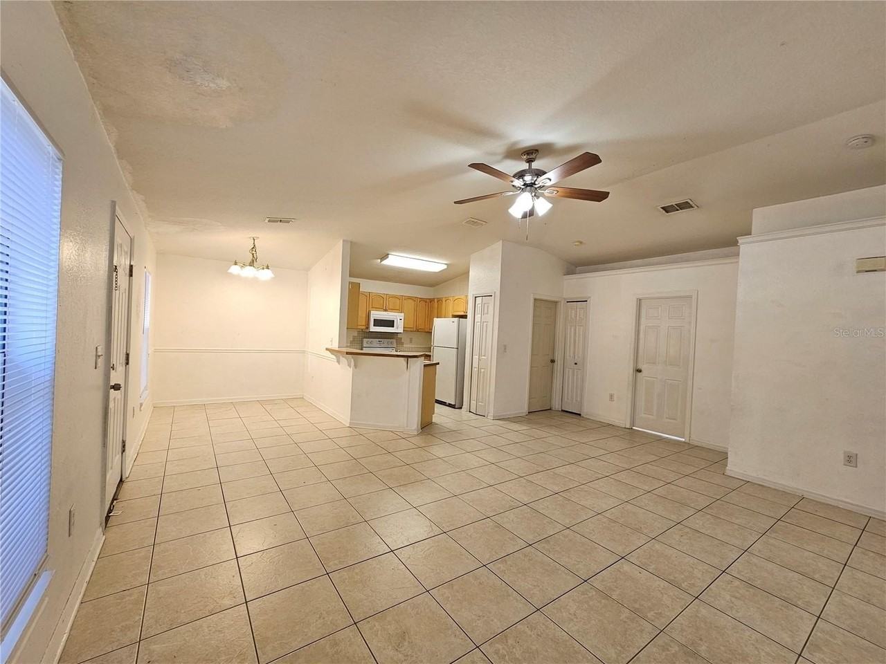 2746 Smithtown Dr - Photo 5 of 20