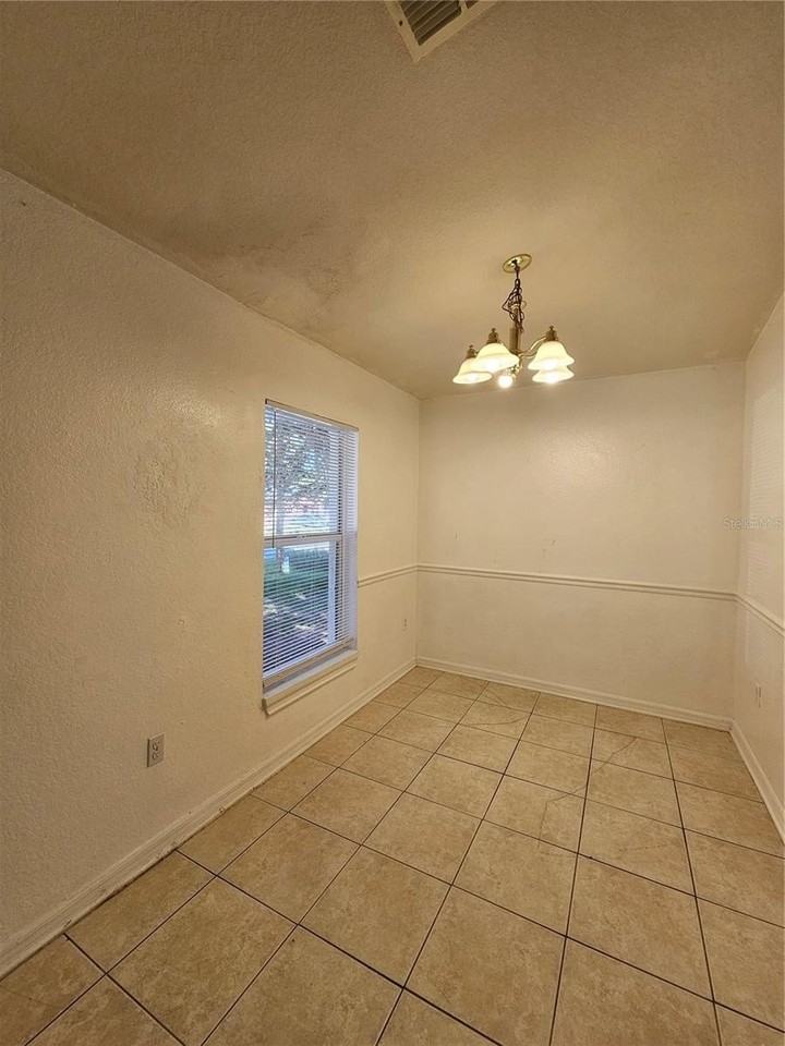 2746 Smithtown Dr - Photo 7 of 20