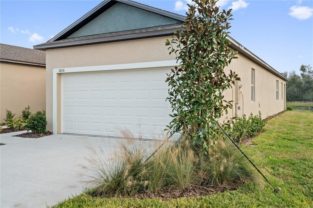 18156 Pleasantview Blvd - Photo 3 of 35