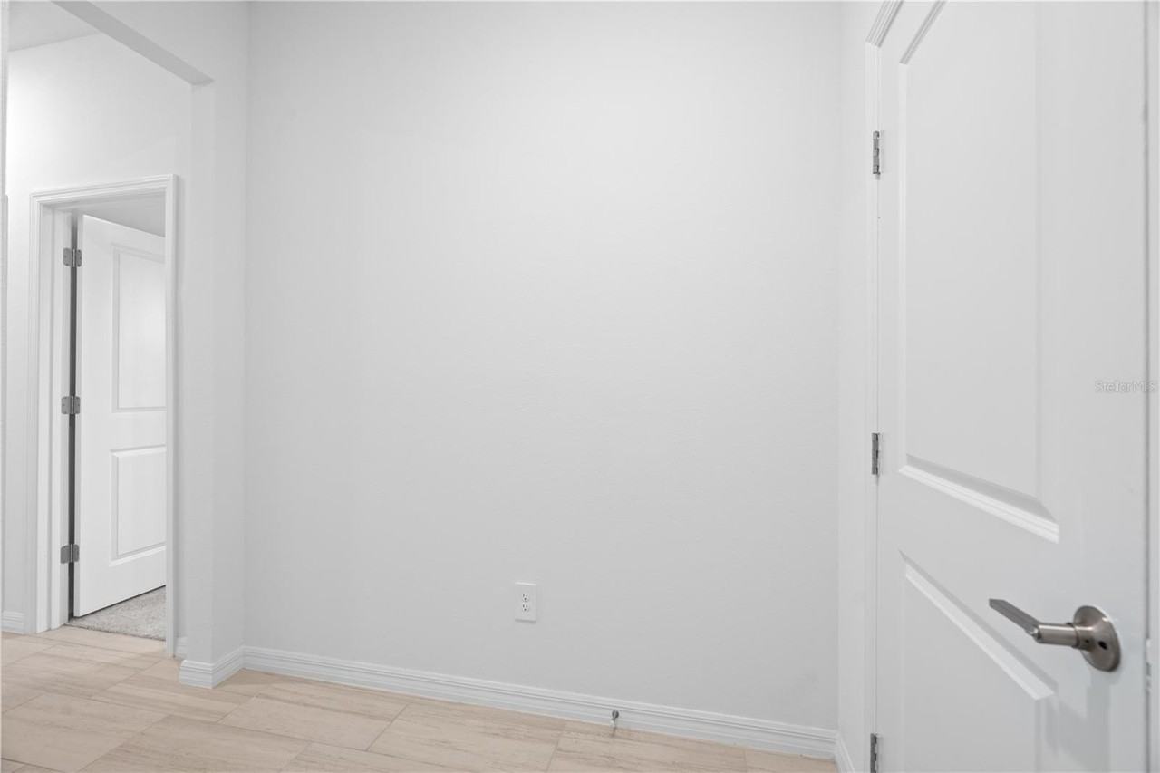 18156 Pleasantview Blvd - Photo 6 of 35