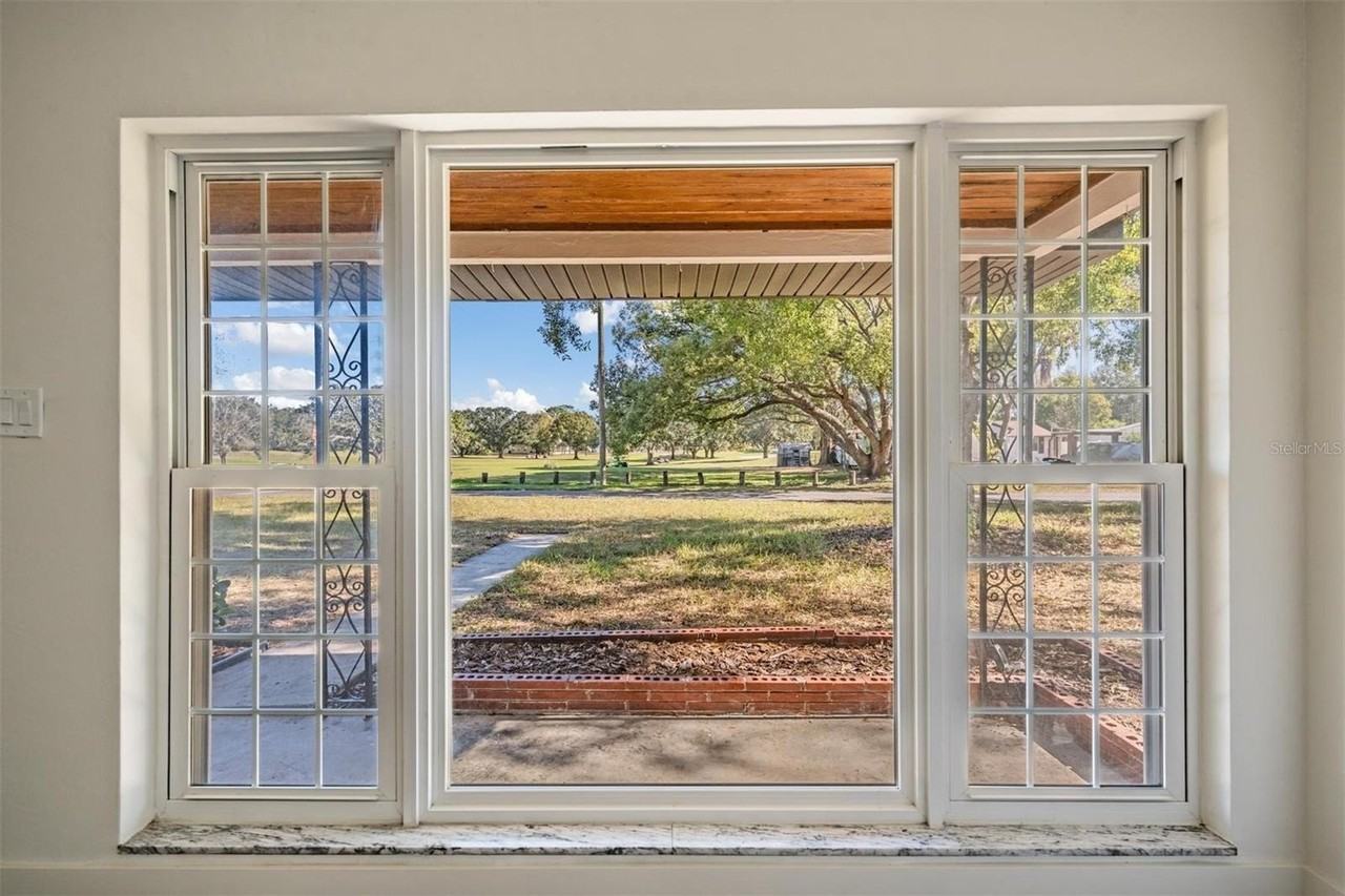 11012 N Oregon Ave - Photo 6 of 40