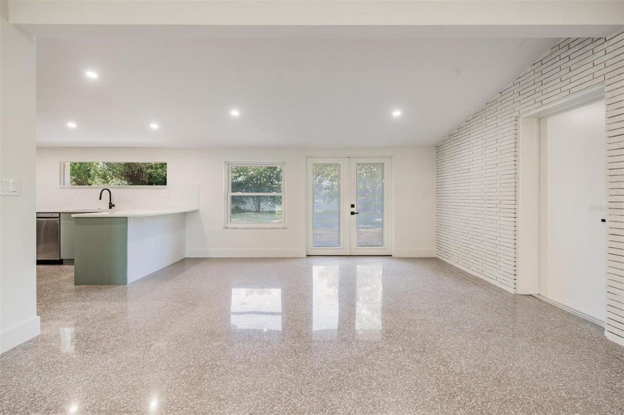 11012 N Oregon Ave - Photo 7 of 40