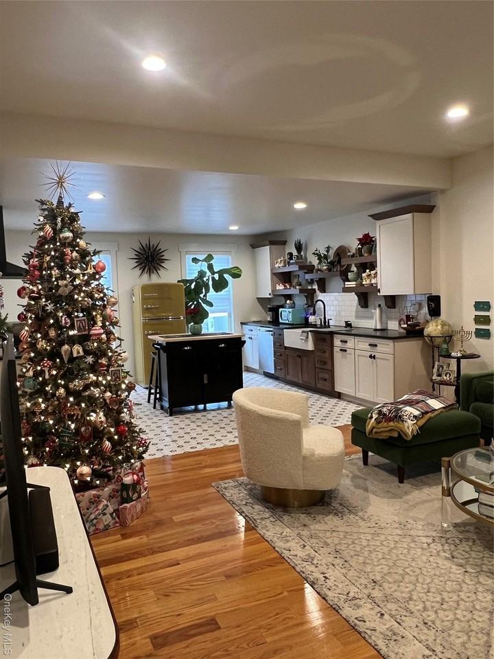 103 Filors Ln - Photo 5 of 23