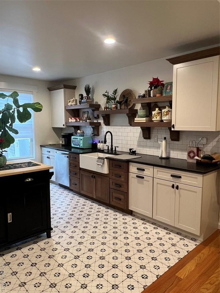 103 Filors Ln - Photo 7 of 23