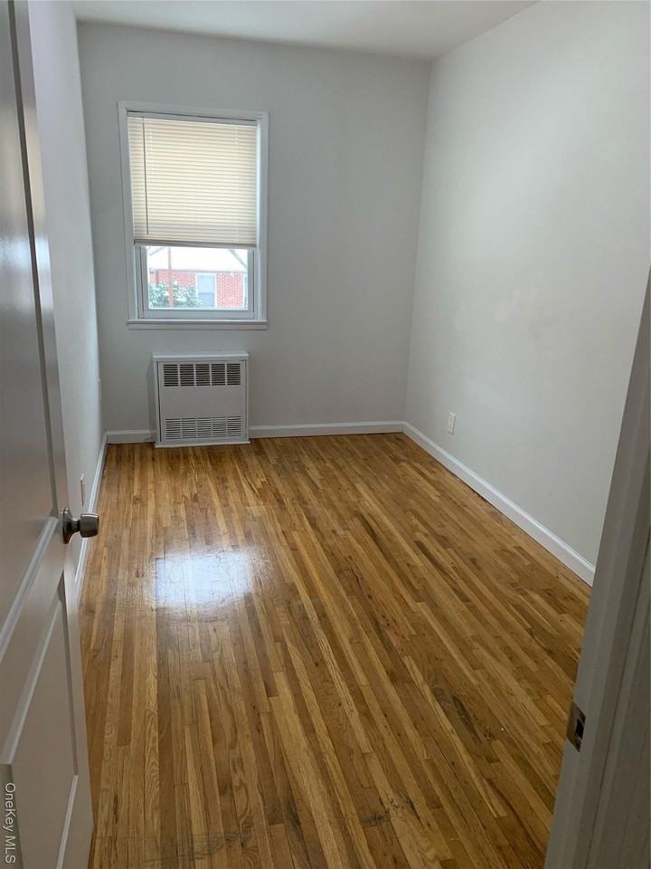 923A 128th St - Photo 5 of 11