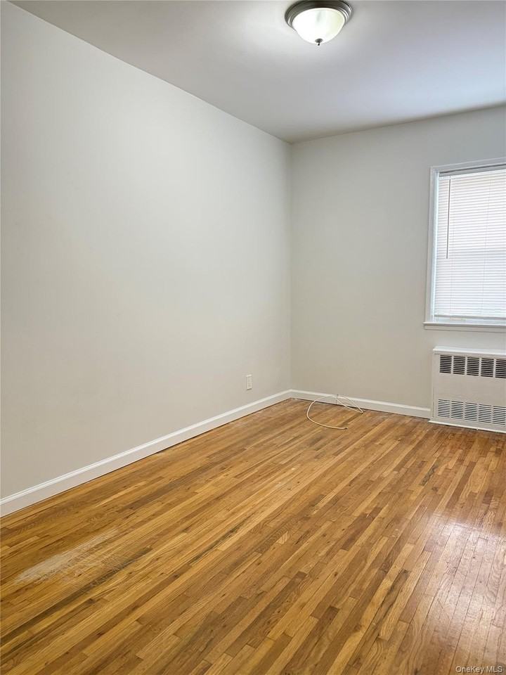 923A 128th St - Photo 6 of 11