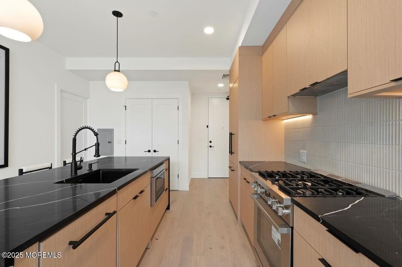 139 Christopher Columbus Dr Unit 305 #305 - Photo 2 of 11