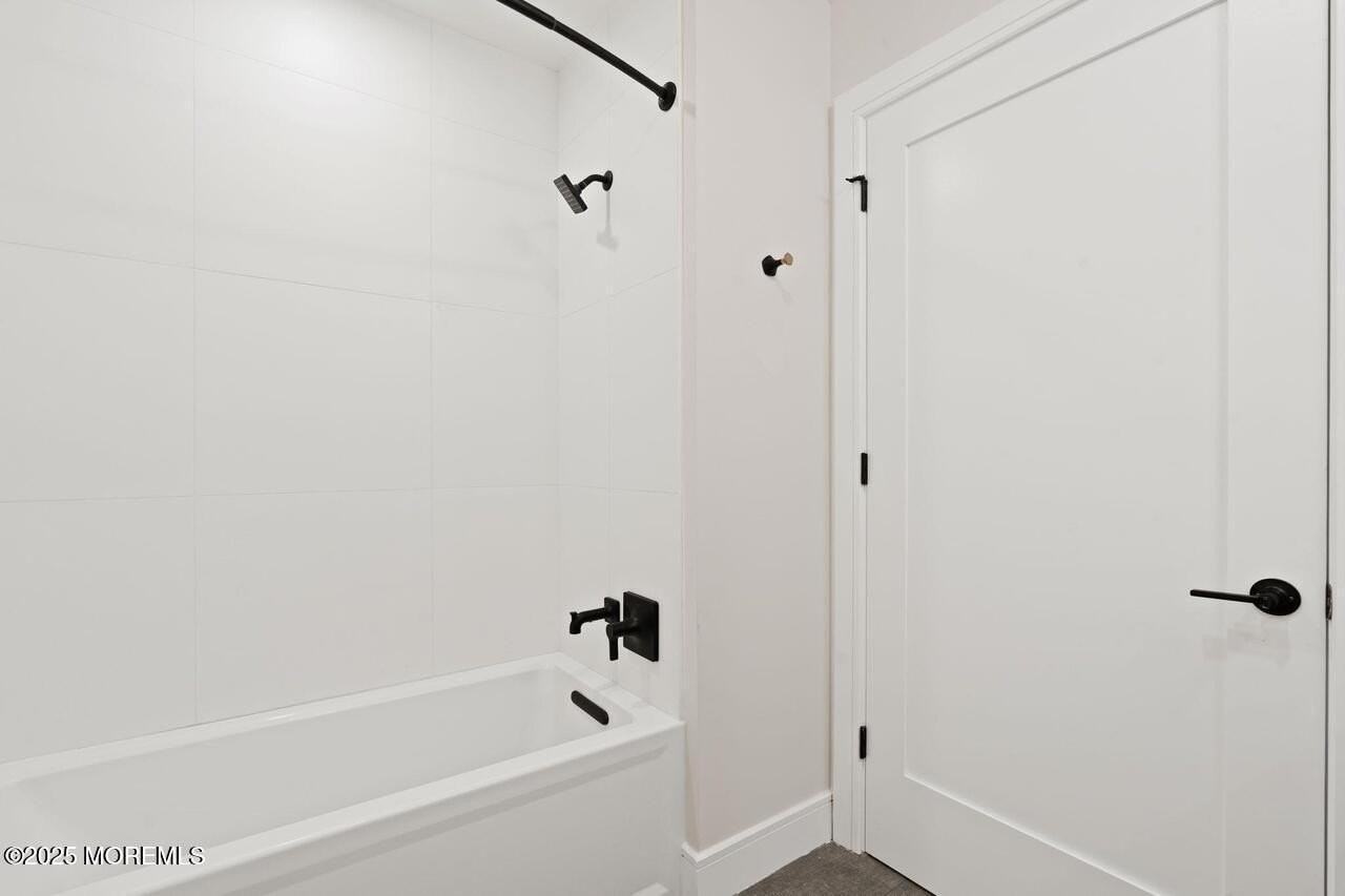 139 Christopher Columbus Dr Unit 305 #305 - Photo 6 of 11