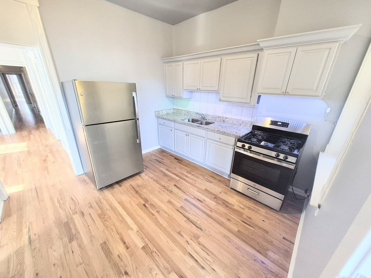 4243 S Calumet Ave Apt 2 #2 - Photo 2 of 8