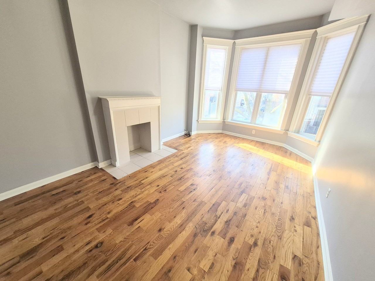 4243 S Calumet Ave Apt 2 #2 - Photo 3 of 8