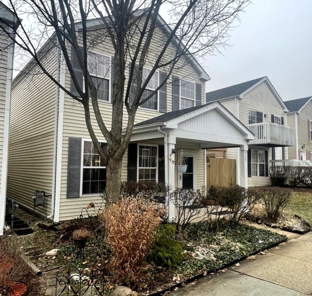 939 Symphony Dr - Photo 2 of 25