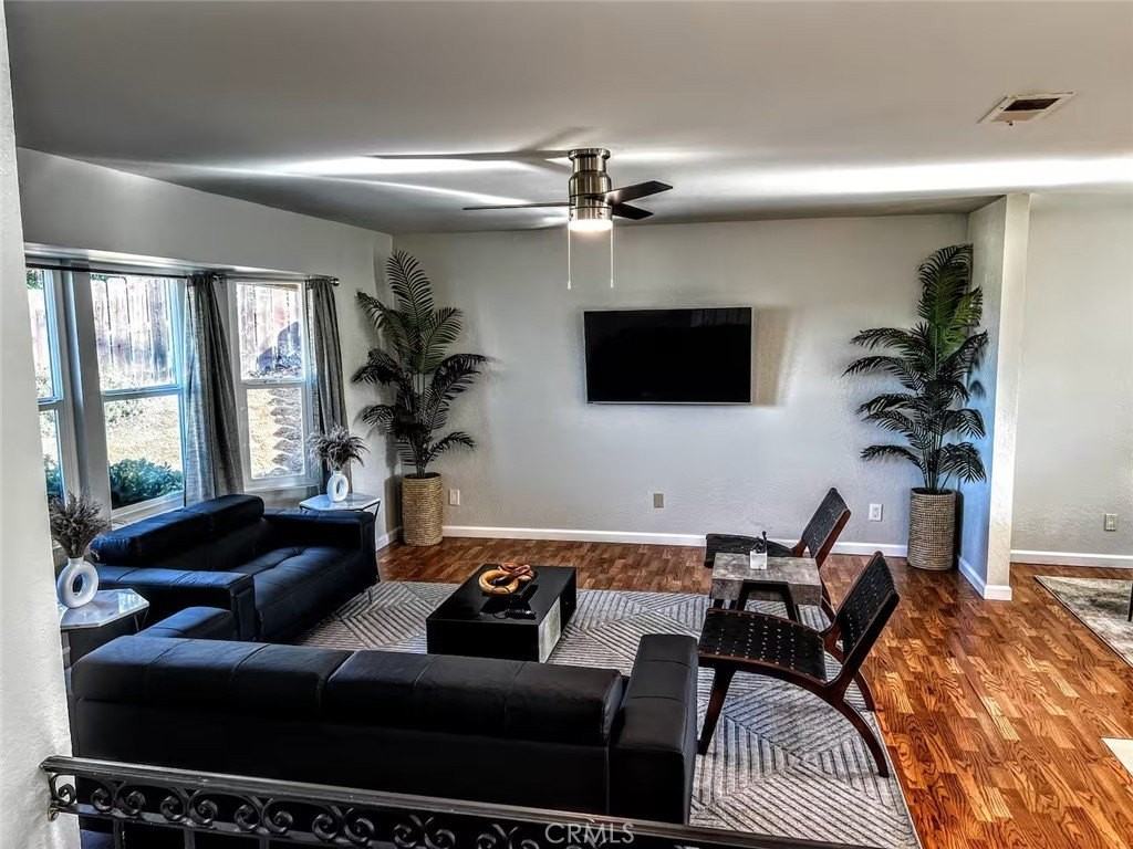 1811 Navajo Pl - Photo 3 of 27