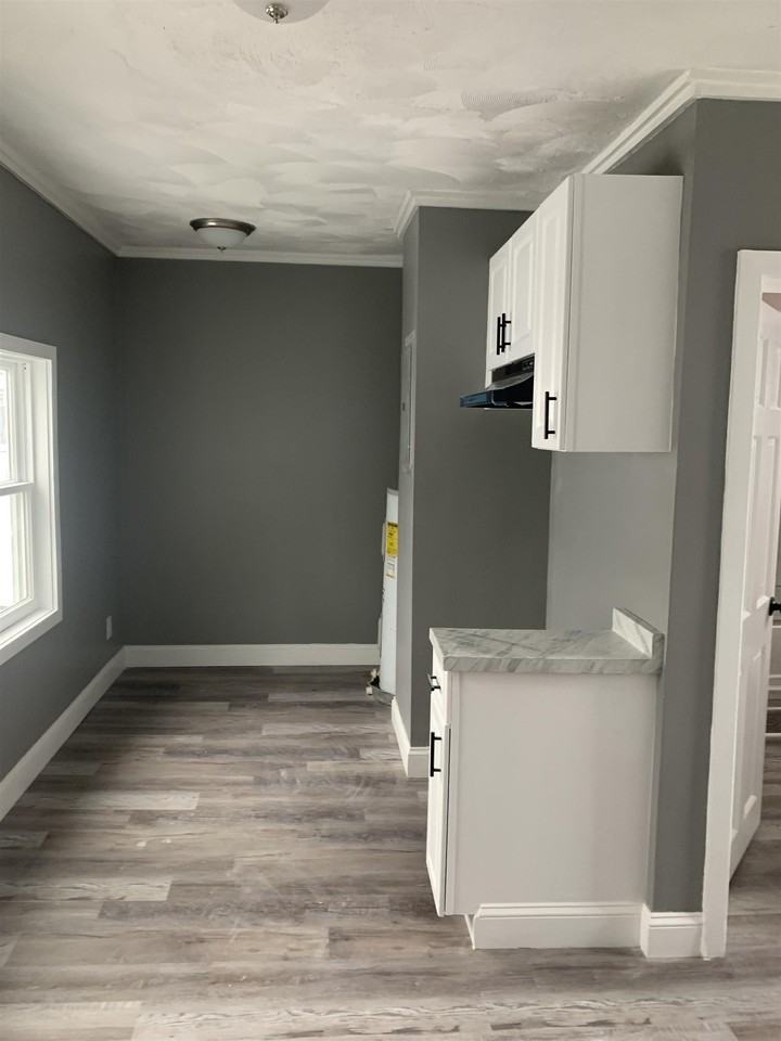 104 Pine St #6 - Photo 3 of 3