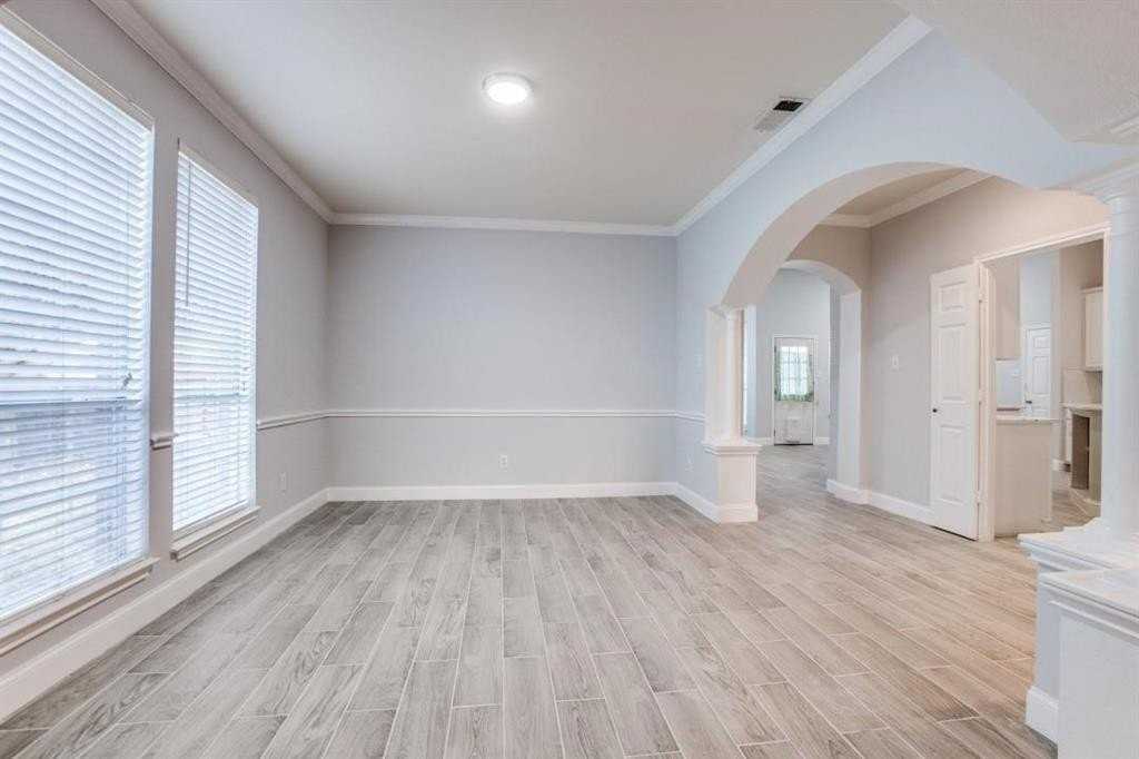 1209 Donegal Ln - Photo 4 of 23